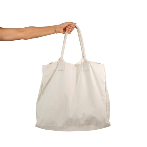 Very roomy casual bag in white cotton canva