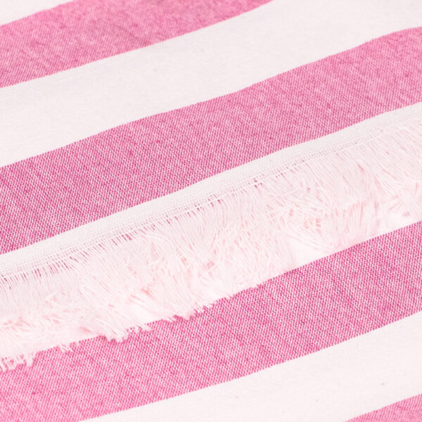 Fouta broadcloth in light cotton with bangs. White background with stripes, yarn-dyed.